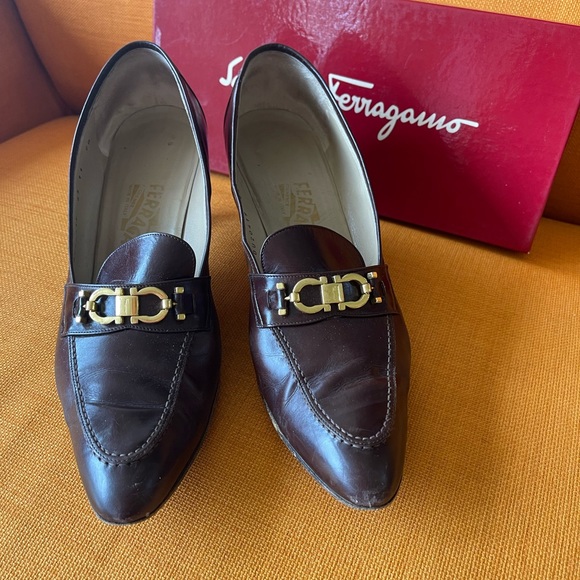 VINTAGE FERRAGAMO BROWN LOGO PUMPS - Picture 5 of 12